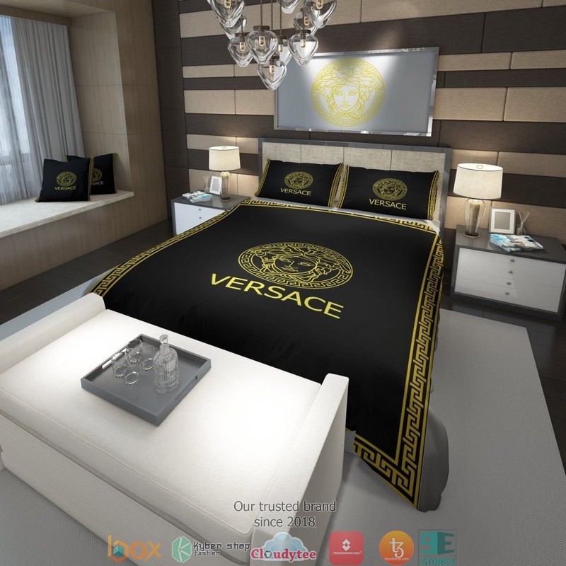 Versace Black Gold Border Quilt Bedding Set Versace Black Gold Border Quilt Bedding Set