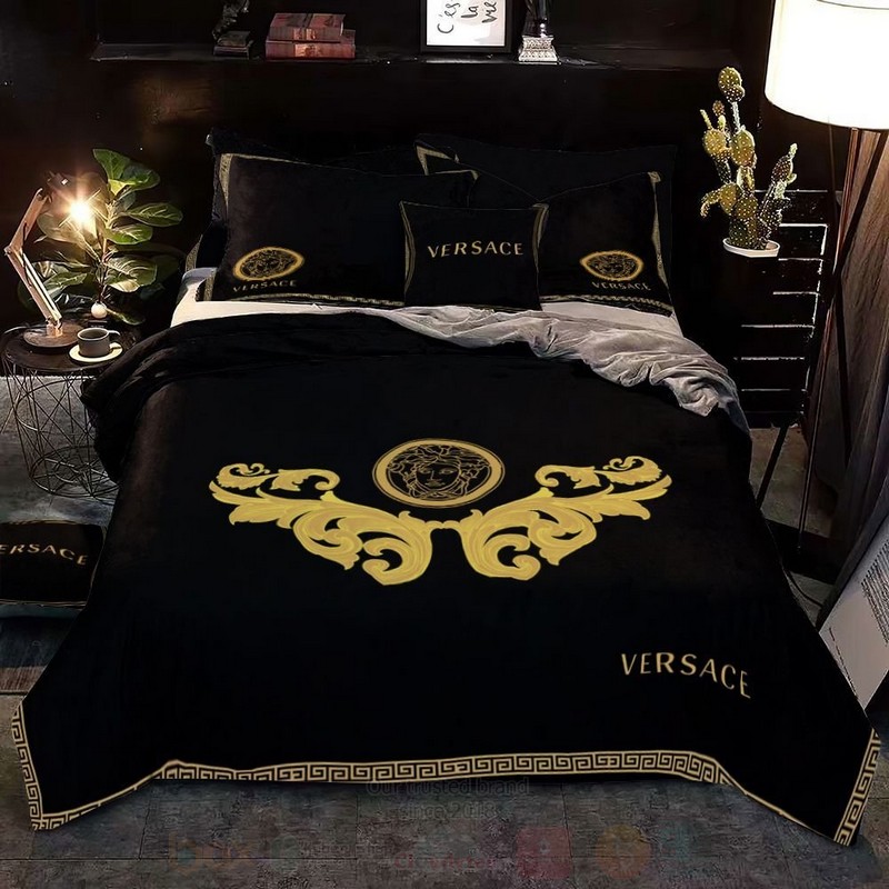 Versace Full Black Logo Luxury Brand Bedding Set Versace Full Black Logo Luxury Brand Bedding Set