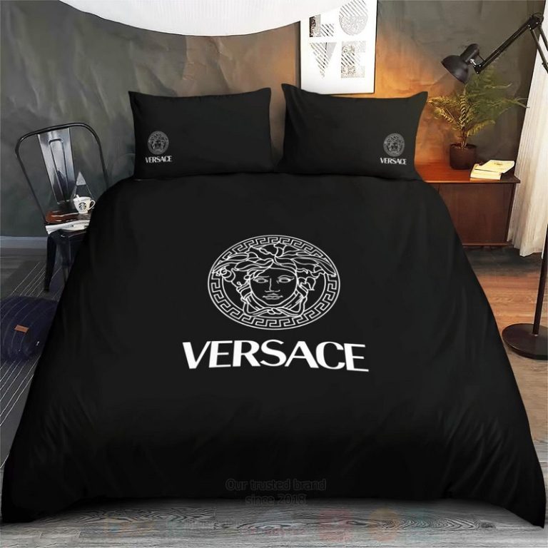 Versace-Greca-Full-Black-Luxury-Brand-Bedding-Set-1