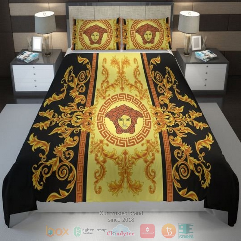 Versace La Coupe Des Dieux Gold Logo Black Bedding Set Versace La Coupe Des Dieux Gold Logo Black Bedding Set