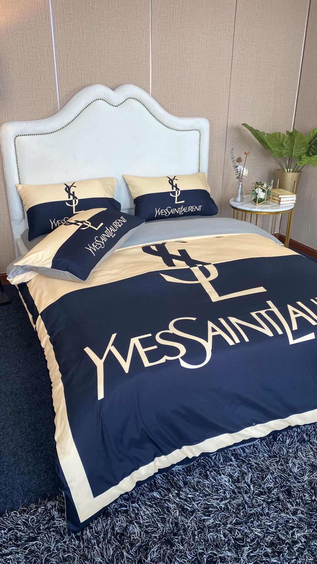 Yves-Saint-Laurent-Quilt-Bedding-Set-1